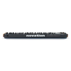 NOVATION SUMMIT SINTETIZZATORE POLIFONICO CON 3 OSCILLATORI PER VOCE 2 PARTI E 16 VOCI