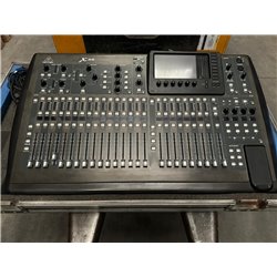 BEHRINGER X32 MIXER DIGITALE 40 CANALI + FLIGHTCASE E STAGEBOX S32 SU RACK IMBOTTITO 4 UNITA' USATO