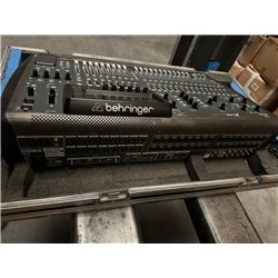 BEHRINGER X32 MIXER DIGITALE 40 CANALI + FLIGHTCASE E STAGEBOX S32 SU RACK IMBOTTITO 4 UNITA' USATO