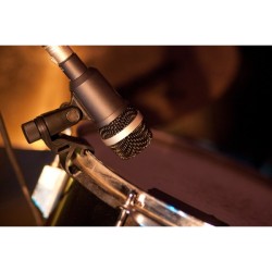 AKG D40 MICROFONO DINAMICO CARDIOIDE PER BATTERIA PERCUSSIONI FIATI E AMPLIFICATORI PER STRUMENTI